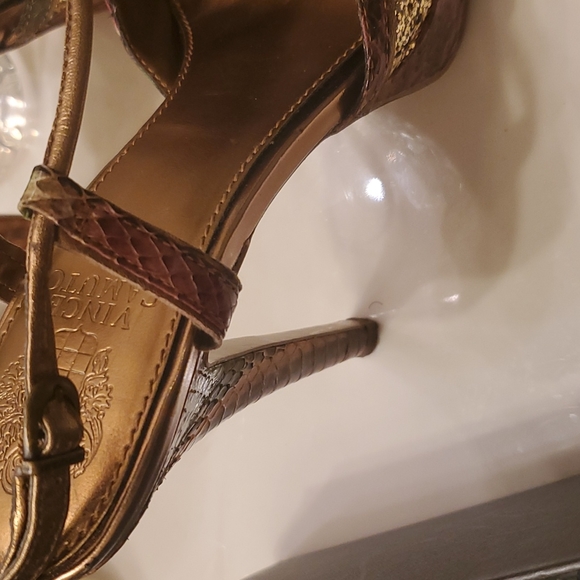 Heels - Picture 4 of 4